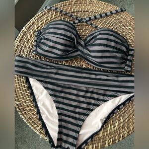 Victoria’s Secret Very Sexy Twist Front Mesh Underwire Bandeau Bikini